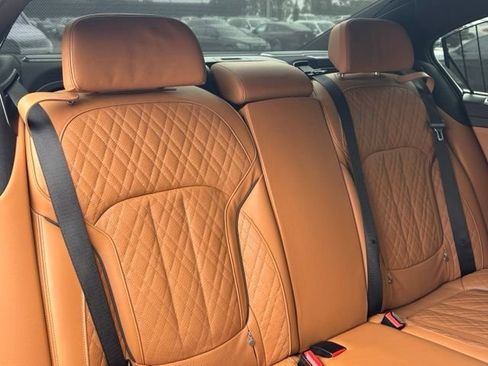 Certified 2022 BMW 750i xDrive w/ Luxury Rear Seating Package AWD/4WD image 32