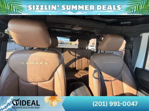 Used 2016 Jeep Wrangler Unlimited Sahara w/ Connectivity Group AWD/4WD image 34