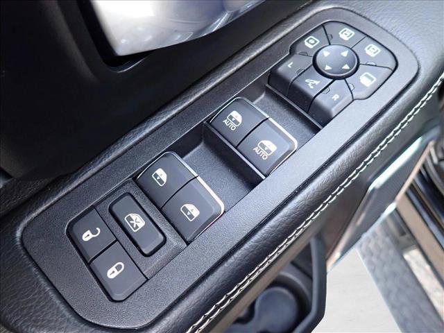 Used 2025 RAM 3500 Laramie AWD/4WD image 17