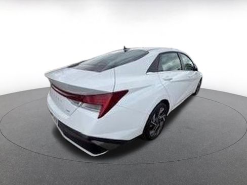 Used 2025 Hyundai Elantra Limited image 9