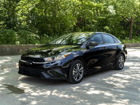 Used 2024 Kia Forte LXS FWD image 5
