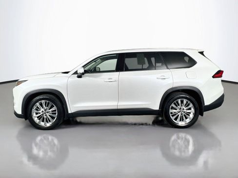 Used 2024 Toyota Grand Highlander AWD image 3