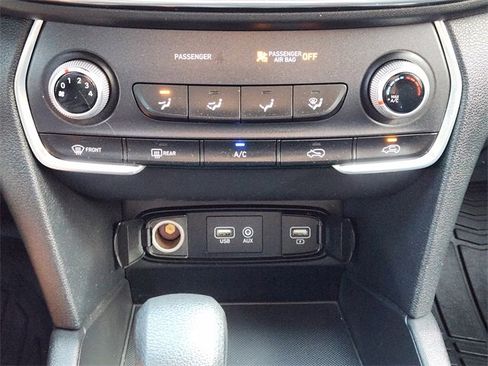 Used 2019 Hyundai Santa Fe SE AWD/4WD image 20