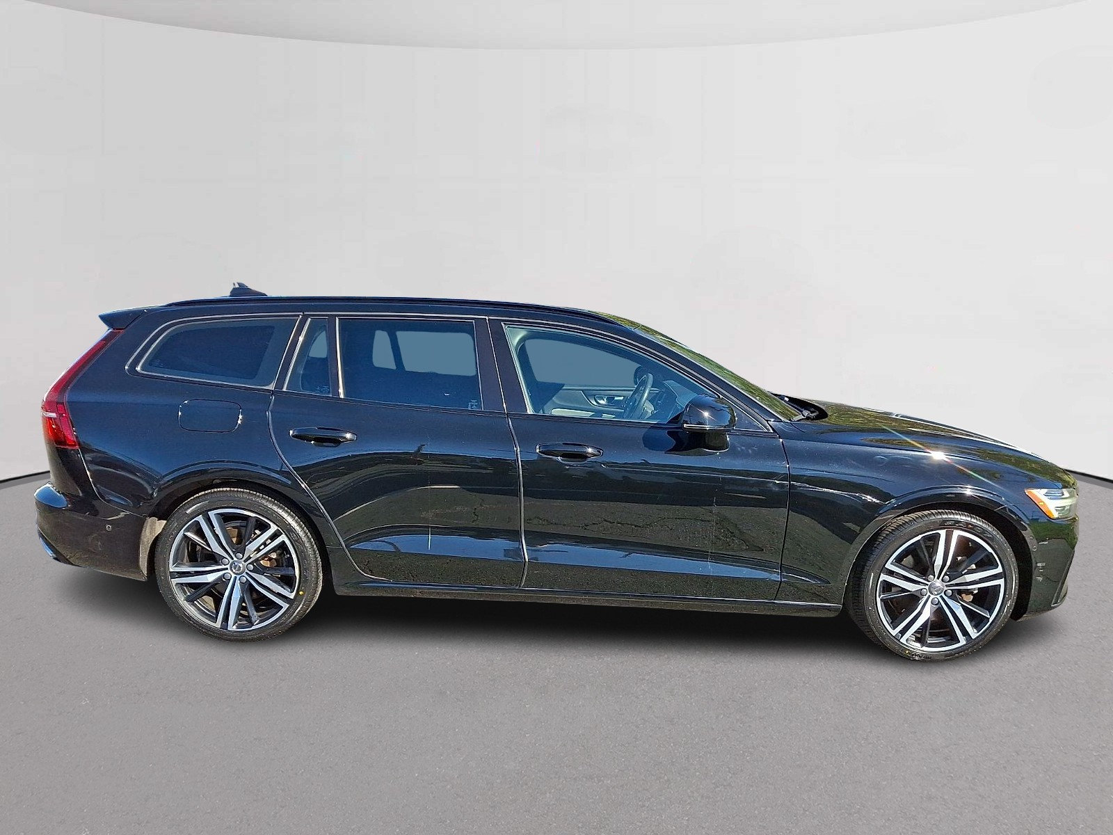 Used 2020 Volvo V60 T6 R-Design FWD image 12