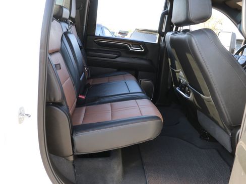 Used 2024 Chevrolet Silverado 2500 High Country w/ Technology Package AWD/4WD image 31