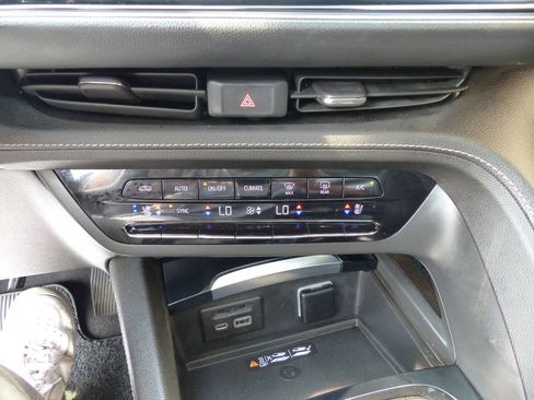 Used 2021 Buick Envision Avenir w/ Technology Package II AWD/4WD image 39