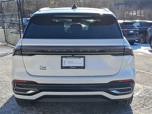 Certified 2024 Lincoln Nautilus Reserve image 5