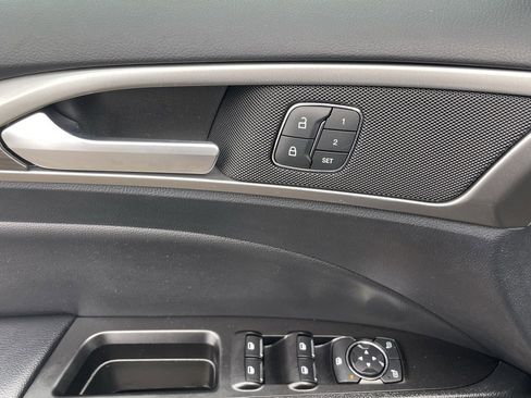 Used 2019 Ford Fusion SEL image 24