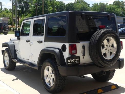 Used 2014 Jeep Wrangler Unlimited Sport w/ Quick Order Package 24S AWD/4WD image 3