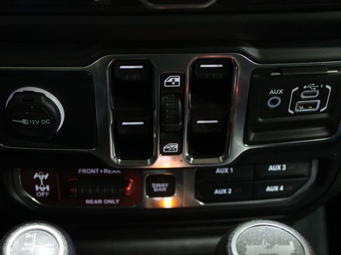Used 2022 Jeep Wrangler Unlimited Rubicon 4xe w/ Cold Weather Group AWD/4WD image 14