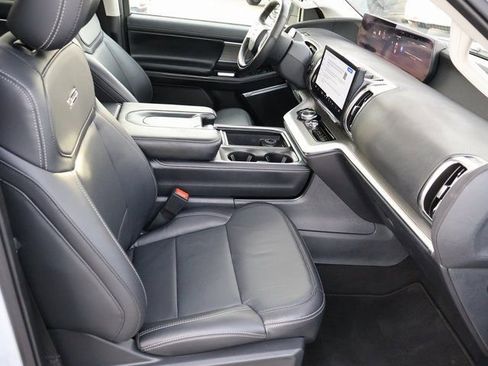 Used 2025 Ford Expedition Platinum image 14