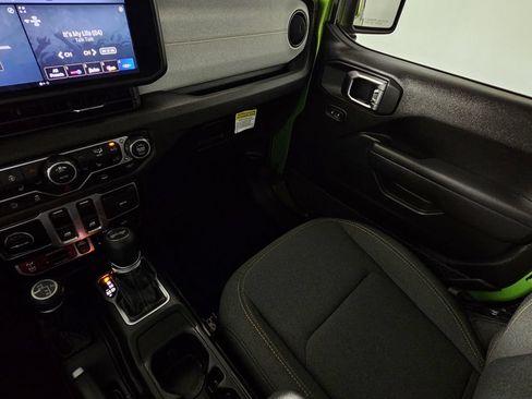 Used 2025 Jeep Wrangler Sport AWD/4WD image 18