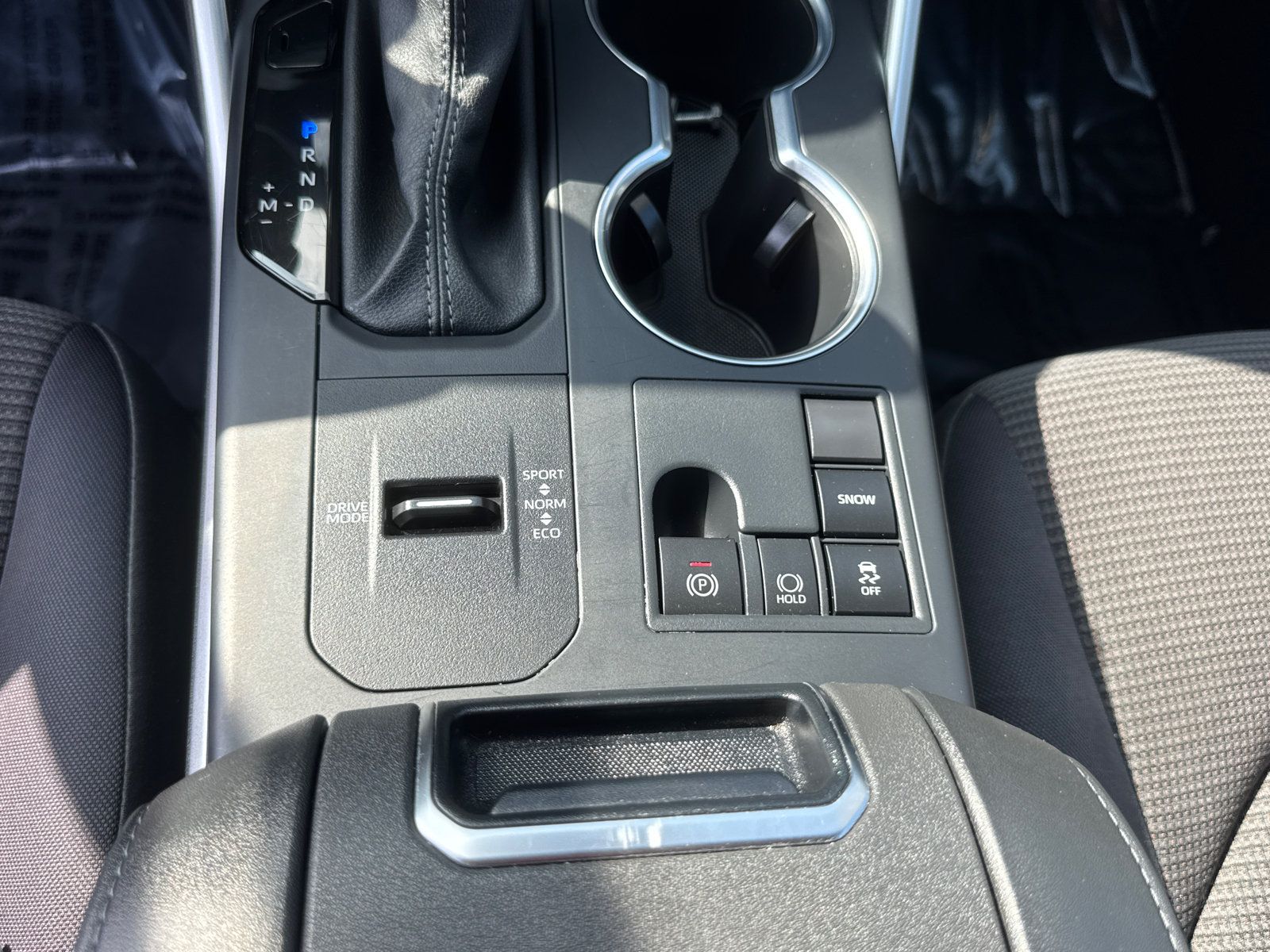 Used 2025 Toyota Highlander LE FWD image 14