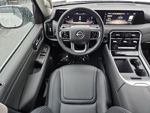 Certified 2025 Nissan Armada SV image 10