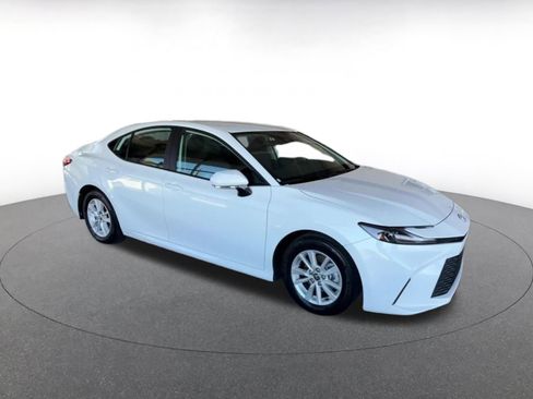 Used 2025 Toyota Camry LE image 2