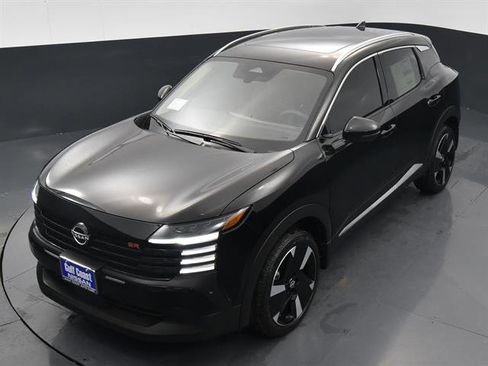 Used 2025 Nissan Kicks SR w/ SR Premium Package FWD image 33