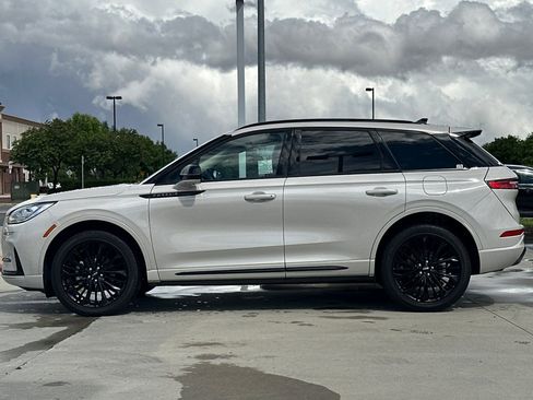 Used 2024 Lincoln Corsair Reserve w/ Equipment Group 201A AWD/4WD image 3