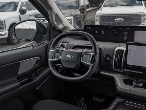 Certified 2025 Ford Expedition Active AWD/4WD image 12