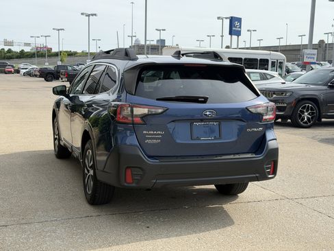 Used 2022 Subaru Outback Premium AWD/4WD image 7