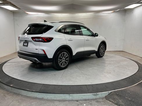 Used 2025 Ford Escape SE w/ PHEV Premium Package image 6