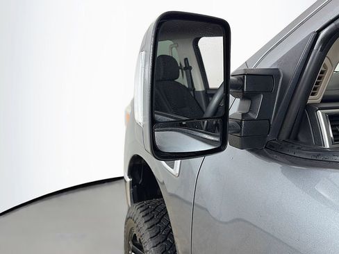 Used 2017 Nissan Titan SV image 22