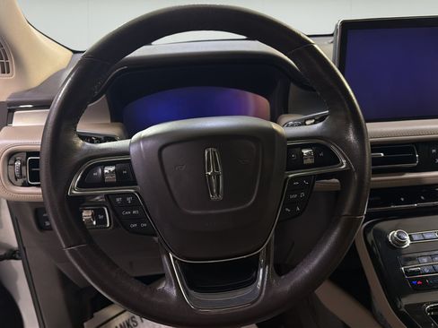 Used 2023 Lincoln Nautilus AWD w/ Premium Package image 19