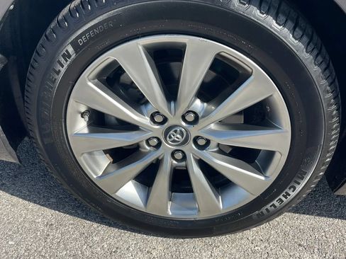 Used 2017 Toyota Camry XLE FWD image 8