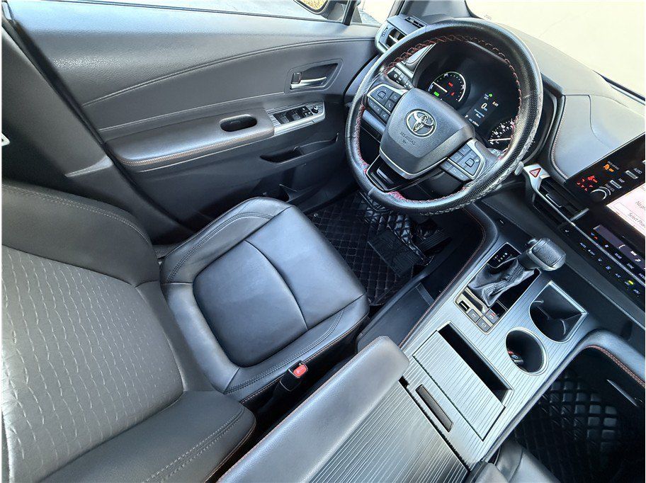 Used 2021 Toyota Sienna XSE FWD image 7