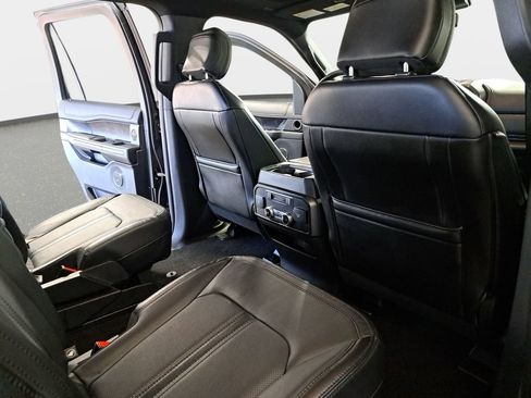 Used 2019 Ford Expedition Limited w/ Equipment Group 302A AWD/4WD image 12