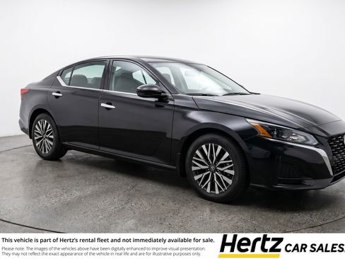 Used 2025 Nissan Altima 2.5 SV FWD image 1