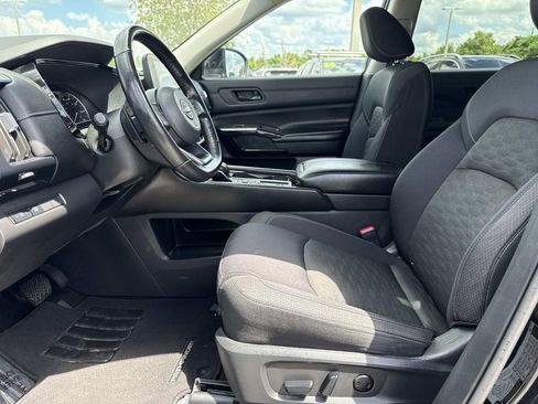 Certified 2024 Nissan Pathfinder SV FWD image 21