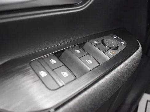 Used 2025 Nissan Kicks SV FWD image 21
