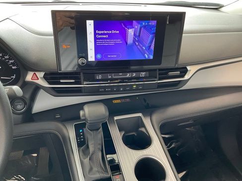 Certified 2025 Toyota Sienna LE FWD image 14