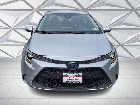 Used 2021 Toyota Corolla LE FWD image 3