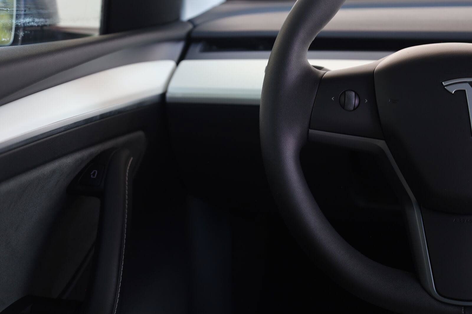 Used 2024 Tesla Model Y Long Range AWD/4WD image 30