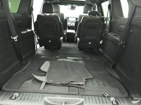 Used 2025 Chrysler Pacifica Limited FWD image 24