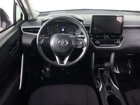 Used 2024 Toyota Corolla Cross LE image 31