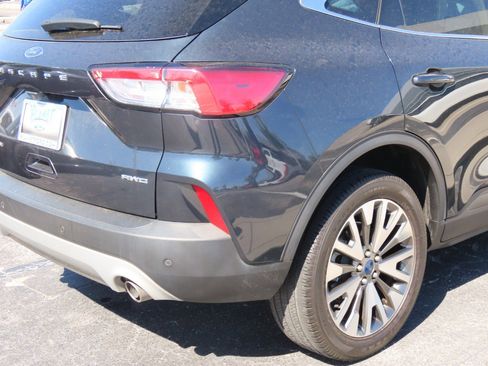 Used 2022 Ford Escape Titanium image 12