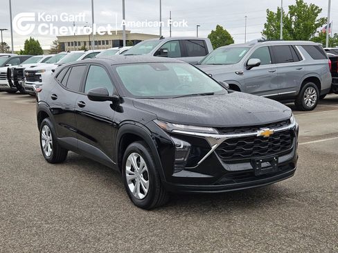 Used 2024 Chevrolet Trax LS FWD image 1