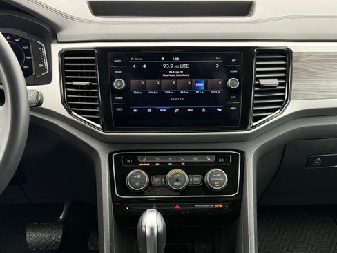 Used 2023 Volkswagen Atlas Cross Sport SE image 18