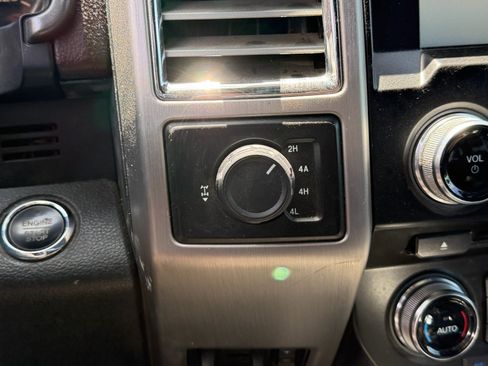 Used 2015 Ford F150 Platinum w/ Equipment Group 701A Luxury AWD/4WD image 10