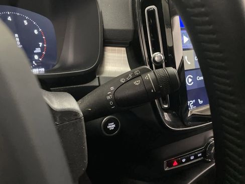 Used 2020 Volvo XC40 T5 Momentum w/ Protection Package Premier image 24