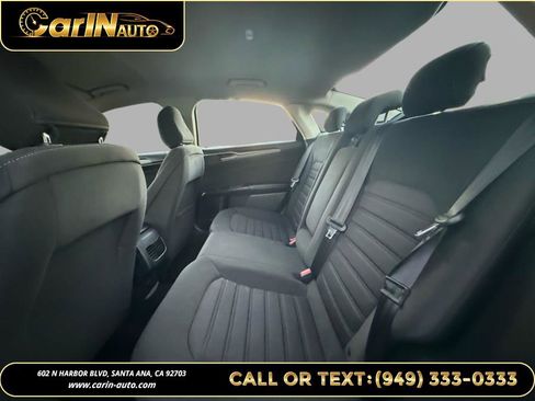 Used 2020 Ford Fusion SE image 18