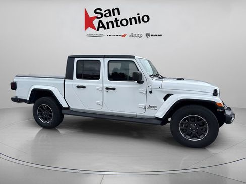 Used 2022 Jeep Gladiator Overland AWD/4WD image 11
