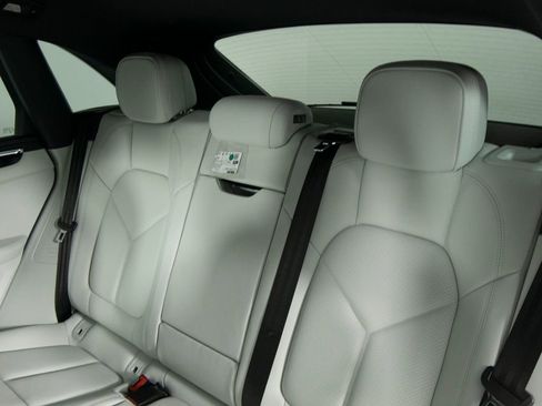 Certified 2026 Porsche Macan AWD/4WD image 35
