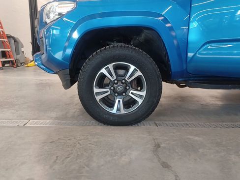 Used 2017 Toyota Tacoma TRD Sport w/ Premium & Technology Package image 22