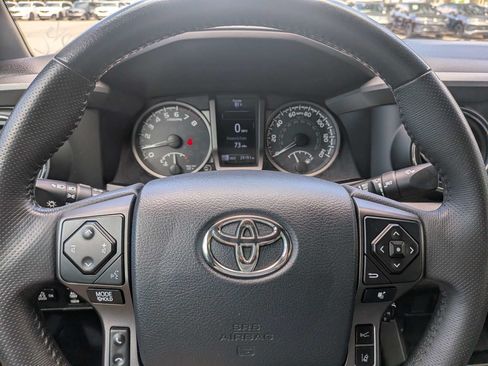 Used 2019 Toyota Tacoma TRD Off-Road AWD/4WD image 31