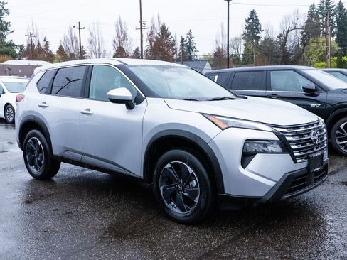 Used 2025 Nissan Rogue SV image 1