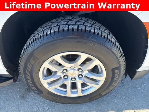 Used 2024 Chevrolet Suburban LT image 30