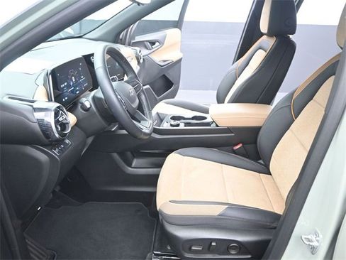 Used 2025 Chevrolet Equinox ACTIV w/ Safety and Technology Package image 12